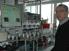 Hans-Arno Synal in the lab where the samples for the AMS are processed. (Photo: Simone Ulmer/ETH Zurich)