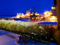 Tiefster Winter auf dem Kuparuk-Ölfeld an der Prudoe Bay im Norden Alaskas: Der Run auf die Bodenschätze der Arktis hat längst begonnen. (Bild: jacQuie.k / Flickr.com)