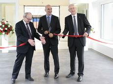 Federal Councillor Alain Berset (middle) inaugurated the new CSCS building together with Fritz Schiesser (left), President of the ETH Board, and Ralph Eichler (right), President of ETH Zurich. (Photo: CSCS)
