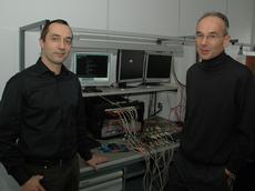 Geburtstätte von führender GPS-Technologie: Daniel Ammann (l) und Thomas Seiler im Entwicklungslabor von u-blox in Thalwil.