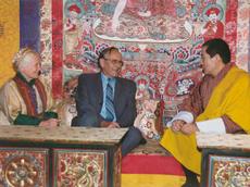 Martin Menzi, Professor em. für Tierproduktion und Probleme der Entwicklungsländer, mit Gemahlin bei der Audienz mit König Jigme Khesar Namgyal Wangchuk.