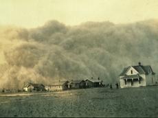 The city of Stratford in Texas is engulfed by a dust storm on 18 April 1935. A common event during the “Dust Bowl” drought. (Photo: NOAA George E. Marsh Album)