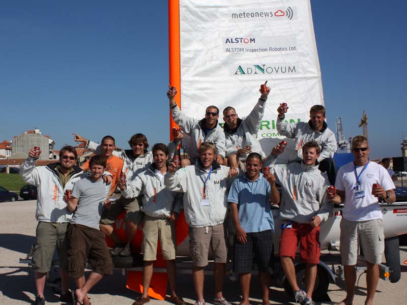 Geschafft: Das Avalon-Team feiert den dritten Platz bei der «World Robotic Sailing Championship». (Bild: SSA/ETH Zürich)