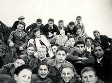 Jugendliche der Buchenwaldgruppe im Heim Felsenegg während eines Ausflugs. (Bild: Nachlass Alfred Ledermann, Archiv für Zeitgeschichte / ETH Zürich)