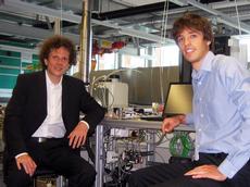 They clean the air of CO2 and could be the answer to our energy problem: the two PhD students from ETH Zurich Christoph Gebald (left) and Jan Wurzbacher with their lab prototype. (Photo: ETH Zurich)