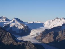 Der Grosse Aletschgletscher  wird auch bei unverändertem Klima in hundert Jahren vier Kilometer kürzer sein (Bildflickr.com/timtom)