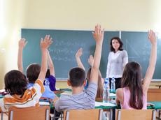 Zweisprachige Schüler aus Migrantenfamilien haben im Mathematikunterricht dank ihrer Zweisprachigkeit auch Vorteile. (Bild: istockphoto)