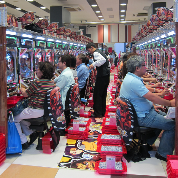 Pachinko spielen ist in Japan weit verbreitet.