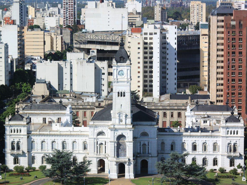 Das Kongressgebäude der Stadt La Plata von der Kathedrale aus gesehen.