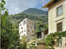 Gottfried Sempers einziges architektonisches Vermächtnis südlich der Alpen: die Villa Garbald in Castasegna, einem kleinen Dorf im bündnerischen Bergell, just an der Grenze zu Italien. Es wurde vor rund zehn Jahren saniert und mit einem modernen Annexbau ergänzt. (Bild: ETH Zürich)
