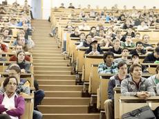 Der Semesterstart bringt Tausende Studierender zurück an die ETH. Ab Herbstsemester 2013 studieren hier erstmals mehr als 18'000 Personen (Foto: ETH Zürich/Gerry Amstutz).